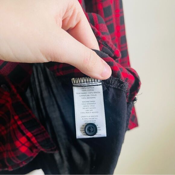 BeachLunchLounge Red + Black Plaid Button Down Top Large - Picture 6 of 10